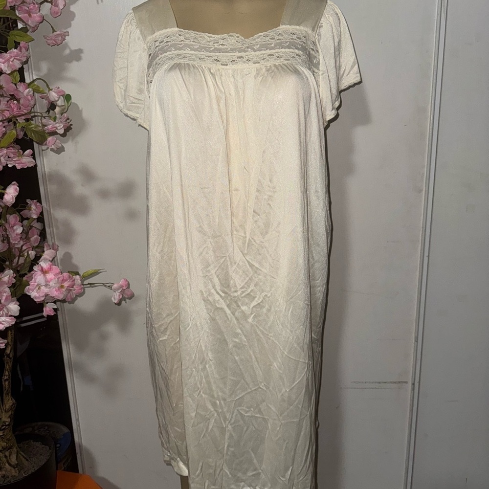 Vanity Fair Cream Chemise Soft Flowing Silhouette
